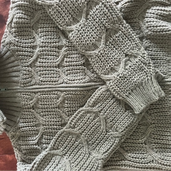 Very unique green zipper sweater - Picture 5 of 6